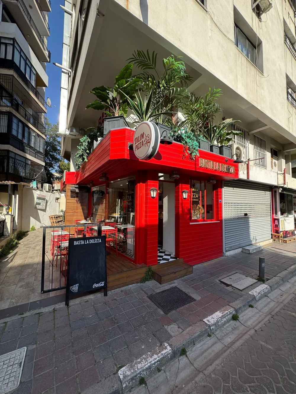 ALSANCAK DEVLET HASTANESİ YANINDA FASTFOOD RESTORANI