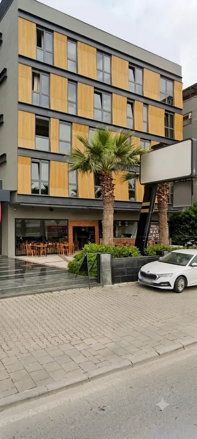 GAZİEMİRDE OTEL ALTINDA ALKOL RUHSATLI RESTORAN
