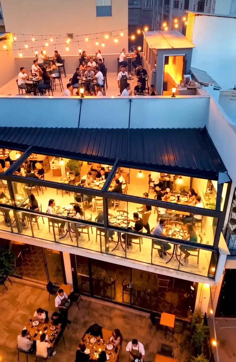 BORNOVA KÜÇÜKPARK'IN KALBİNDE PUB BAR RESTORAN