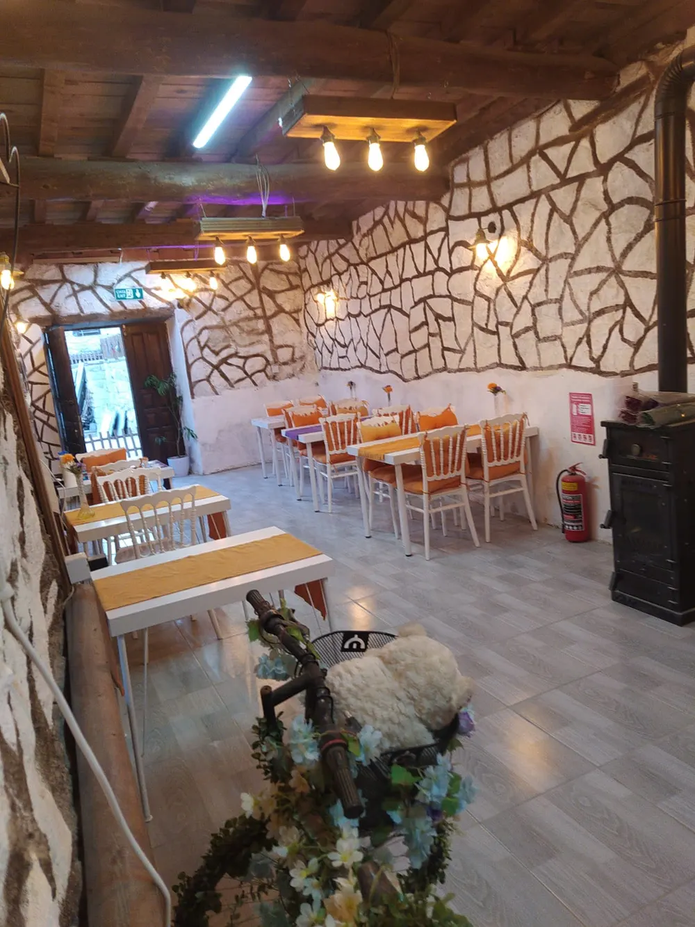 Afyon Ayazini Frig Vadisi’nde 120 m² Tarihi Taş Yapıda Devren Kafe & Hediyelik Eşya – Konaklama Alanlı
