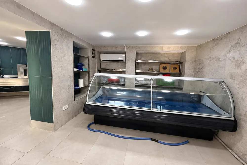 Çeşme Ilıca'da Kurulu Düzen Balık Market & Meze İşletmesi