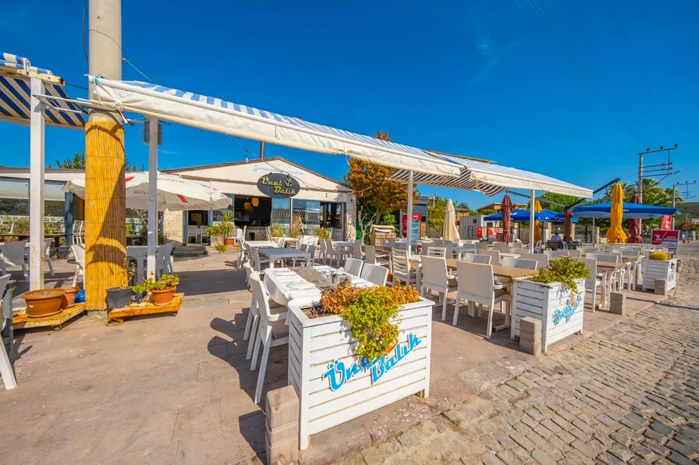 URLA ÖZBEK'TE DENİZE 20 MESAFEDE RESTORAN